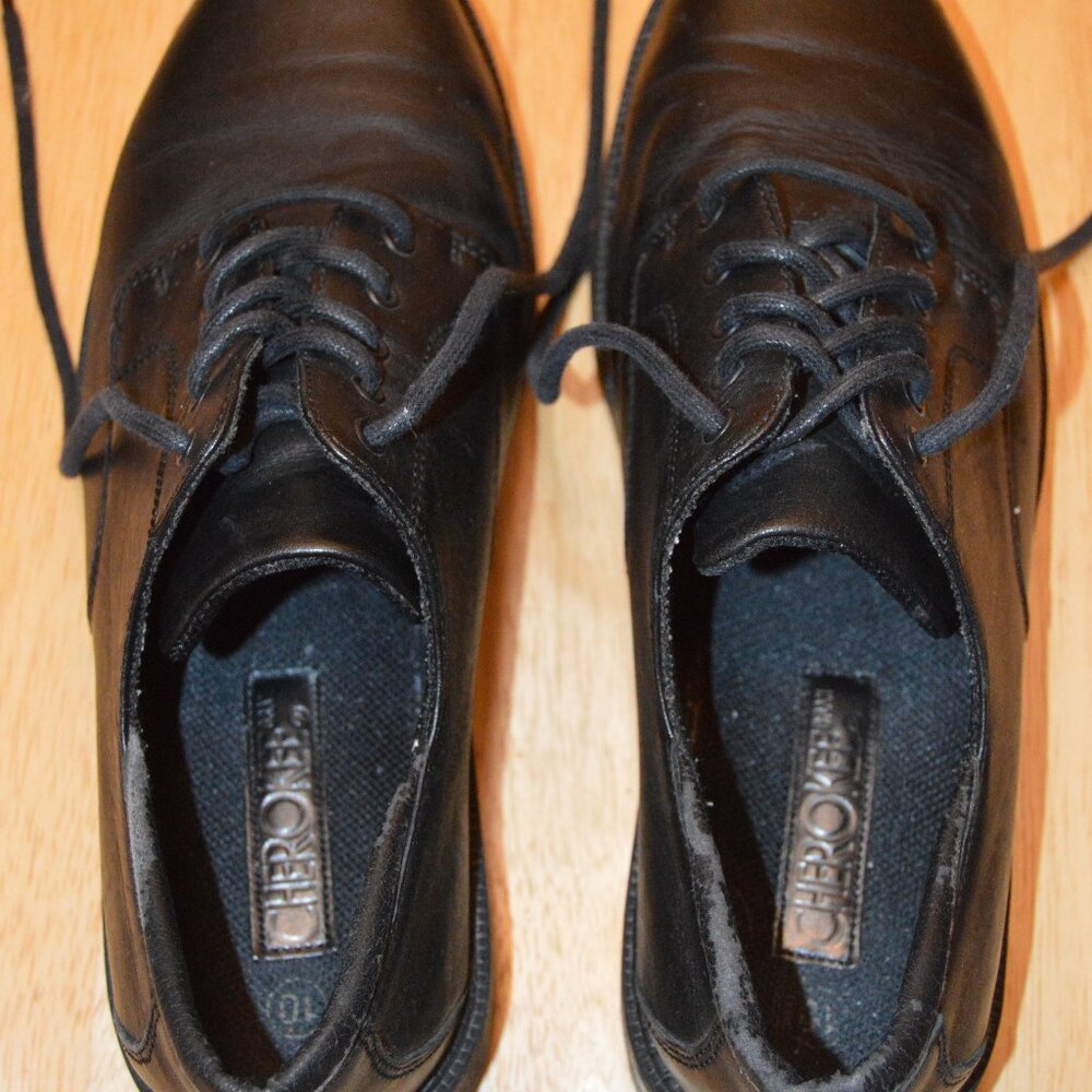 Cherokee Woman's Shoe.  Blake Leather Size 10